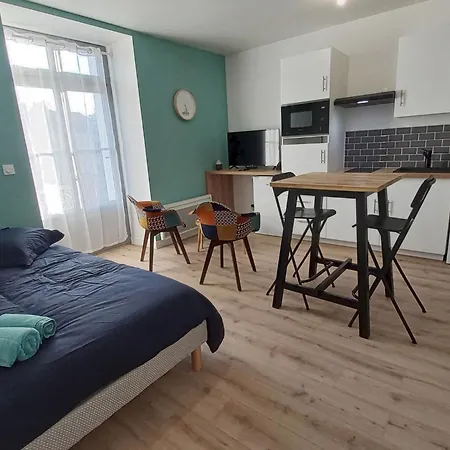 Apartment Centre ✰ ✰ 24m² ✰ Cuisne ✰ Wifi ✰ Neuf!