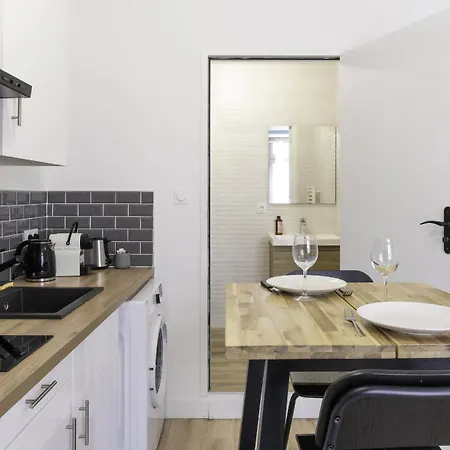 Apartment Centre ✰ ✰ 24m² ✰ Cuisne ✰ Wifi ✰ Neuf! Segre